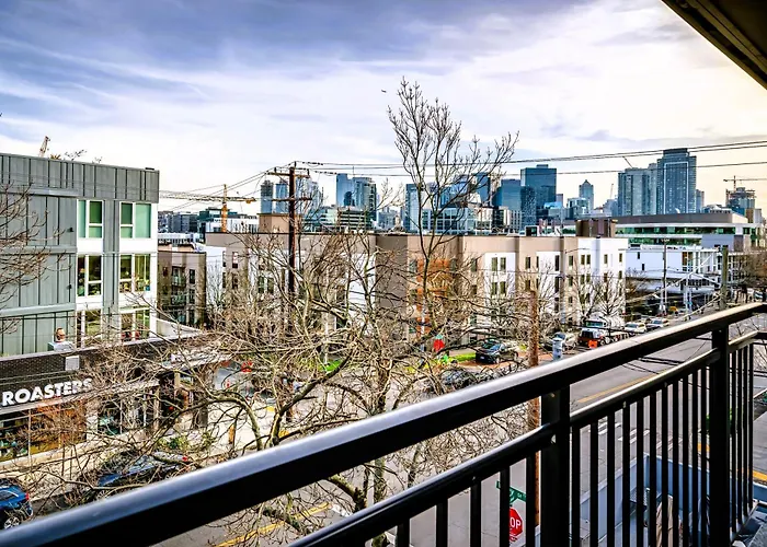 Free Parking - City Views - Near Attractions
